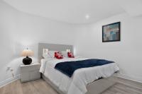 Luxury 2BR Basement near Wonderland Vaughan, Wi-Fi - Ferienwohnung Vaughan