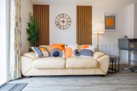 Mathew Suite I Chic 2BR Townhouse I Sleeps 7 I Barry Island Beach I Parking I Barry Train Station I Easy Cardiff Access - B&B Barry