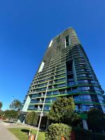 Floor to Ceiling Park View Oasis at Olympic Park Free Parking - Chambres d'hôtes Sydney