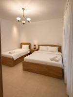 There bed rooms and half at Talabay Aqaba Jordan - Ferienwohnung Al Burj