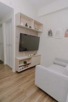 The Nordic Nook - Chic Studio Retreat with AC near Festive Walk - B&B Iloilo City