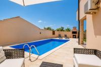 Holiday Home Fulia with pool - B&B Galižana