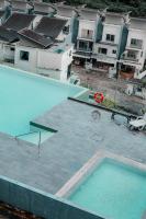 Black White 3BR Condo near Taiping Lake Garden Zoo with Netflix WiFi - Chambres d'hôtes Taiping