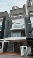 Modern European Terrace House for Family Stay with Free WiFi & Netflix near Taiping Lake Garden Zoo - Chambres d'hôtes Taiping