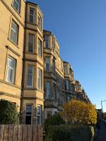 Spacious En Suite Room with Super King-size Bed - B&B Edimburgo