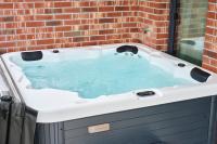 Pulse Green Patio Jacuzzi Suite - B&B Timişoara