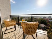 Sky Stays at Asuncion Cozy & Bright 1BDR - B&B Asunción
