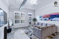 The Stallion #103 - Walk to Attractions - Modern 2BD Loft in Downtown with Patio - Bed and Breakfast Memphis