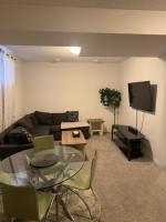 Brand New 2 Bedroom Basement - Bed and Breakfast Airdrie