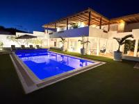 Villa Dedalos - Spacious luxury Villa with heated pool in Puerto Calero - Bed and Breakfast Puerto Calero
