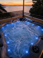 Apartman Štorija with Private Jacuzzi-Brela - B&B Brela