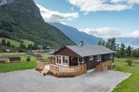 Fritidshus med fjell- og fjordutsikt - B&B Fresvik