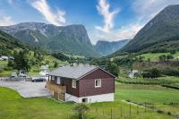 Fritidshus med fjell- og fjordutsikt - B&B Fresvik