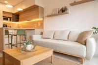 Designer Apt near Old Town with AC, Private Parking, Loggia - B&B Košice
