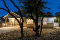 Neon Vibes Outdoor TV Hot Tub Arcade Room - B&B Canyon Lake