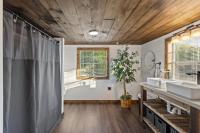 New Unique Tiny Home l Sleeps 6 l Brimstone Access - Bed and Breakfast Robbins