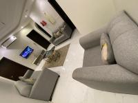 شقة مميزة بثلاث غرف نوم وحمامين وصالة ومطبخ في الحمدانية j6 - Bed and Breakfast Djedda