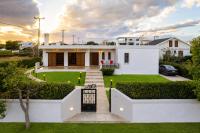Beachside Villa Maistralli - 50m from the Sea - B&B Artémida