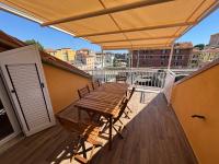 -Due Passi dal Mare- Attico in Centro con Terrazzo - Ferienwohnung Varazze