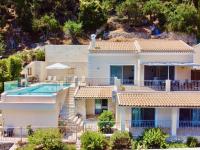 Kalami Beach Luxury Villa with heatable private pool by DadoVillas - Chambres d'hôtes Kalámi