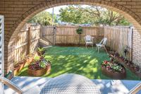Stylish 2BR Townhouse Opposite the Park - Ferienwohnung Capalaba