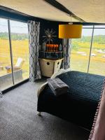 Farmstay cabin firepit & activities - B&B Hertford