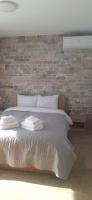 Casa Sabo Cluj Airport Zone Triple stone room - Ferienwohnung Sânnicoară