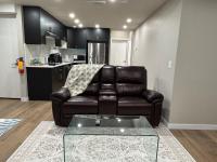 Luxury Basement suite near to YYC airport - Chambres d'hôtes Calgary