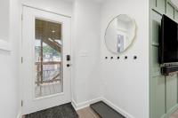 Modern Private Suite in Greenfield, Own Entry - B&B Pittsburgh