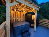 The Hide Luxury Cottage with Hot Tub and Sauna - Bed and Breakfast Seascale
