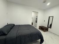 Lujoso y amplio departamento con alberca y jacuzzi - Bed and Breakfast Monterrey