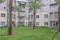 Modern Pool View 2BR Workspace Fast WiFi - B&B Houston