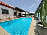 Casa Bonita - Beautiful 3 Bed Villa with Private Heated Pool and Fibre Wifi - Bed and Breakfast Corralejo