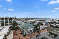 Sophisticated Spacious APT w Stunning Harbour View - Ferienwohnung Auckland