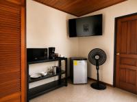 Habitación con baño, parqueo y seguridad - B&B San José