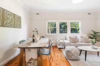 StayAU 4BRM Charming Modern Home in Mt Colah - Bed and Breakfast Mount Aquila