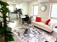 Modern 4BR Home 3 Bath Free Parking - B&B Auckland