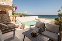 Strovilla Gaia Luxury Private Beachfront Villas - B&B Psakoúdia