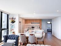 StayAU Elegant 3BR Penthouse with Stunning Views - Bed and Breakfast Ballarat