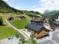 Carolines Appartement Warth - Bergblick, Terrasse, 2 Min Fußweg bis Skilift & Tiefgarage - ideal für Familien und naturverbundene Paare - Chambres d'hôtes Warth