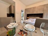 Due laghi – Studio Apartment with Pool - Chambres d'hôtes Porlezza