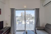 Convenient 2 Bedroom Apartment in Central Limassol - Chambres d'hôtes Limassol