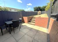 Modern 2 Bed House Sleeps 6 Southam Town Centre - Inspire Homes Ltd - Bed and Breakfast Southam