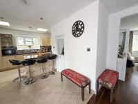 Bassetts -Modern 3 bed and 2 bath House - Contractor and Family ready - B&B Farnborough