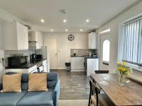 Stylish 2BR Apt, Contractors & Families, 2 Free Parking - B&B Stoke-on-Trent