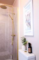 Newly refurbished stunning two bed apartment - B&B Southport