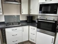 Lovely 6 Berth Lodge With Decking At Lyons Lido Beach, North Wales Ref 24003Kc - Chambres d'hôtes Prestatyn