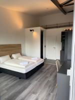 Staytopus OHA1 Autohof Tornesch New Apts Free Parking - Bed and Breakfast Ellerhoop