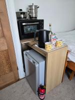 BEE Kind 'shared bathroom, no kitchen - Bed and Breakfast Glastonbury