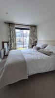 Light bright double bedroom - B&B London